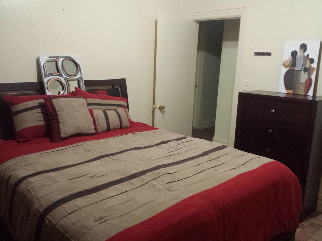 Studio, One And Two Bedroom Apartments - Bronx Ню Йорк Стая снимка