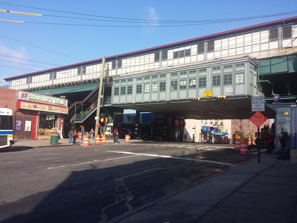 Studio, One And Two Bedroom Apartments - Bronx Ню Йорк Екстериор снимка